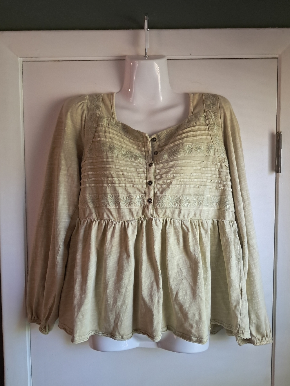 Easel Women's Long Sleeve Pleated Peasant Top - Light Olive